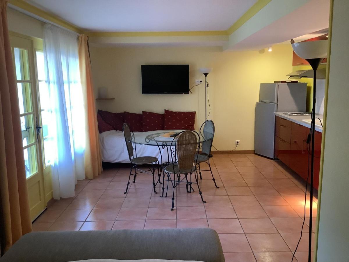 Residence Le Saint Victor Fontvieille Bagian luar foto