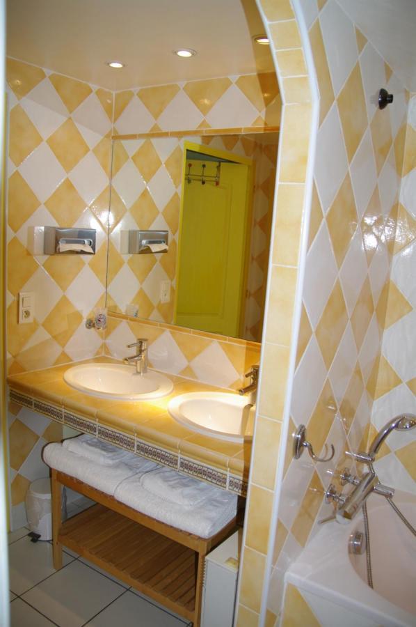 Residence Le Saint Victor Fontvieille Bagian luar foto