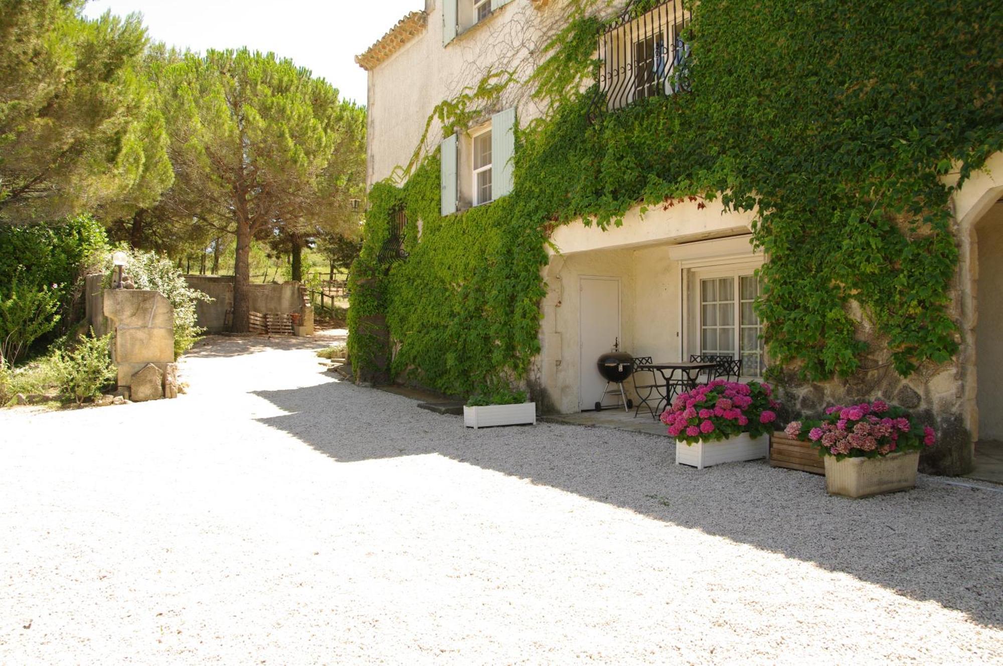 Residence Le Saint Victor Fontvieille Bagian luar foto