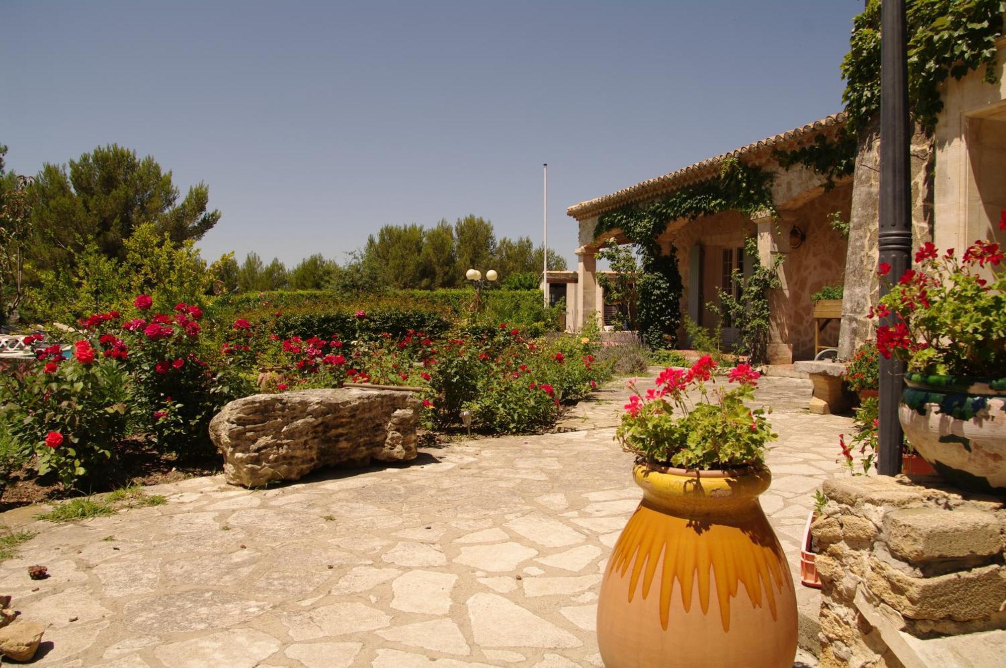 Residence Le Saint Victor Fontvieille Bagian luar foto