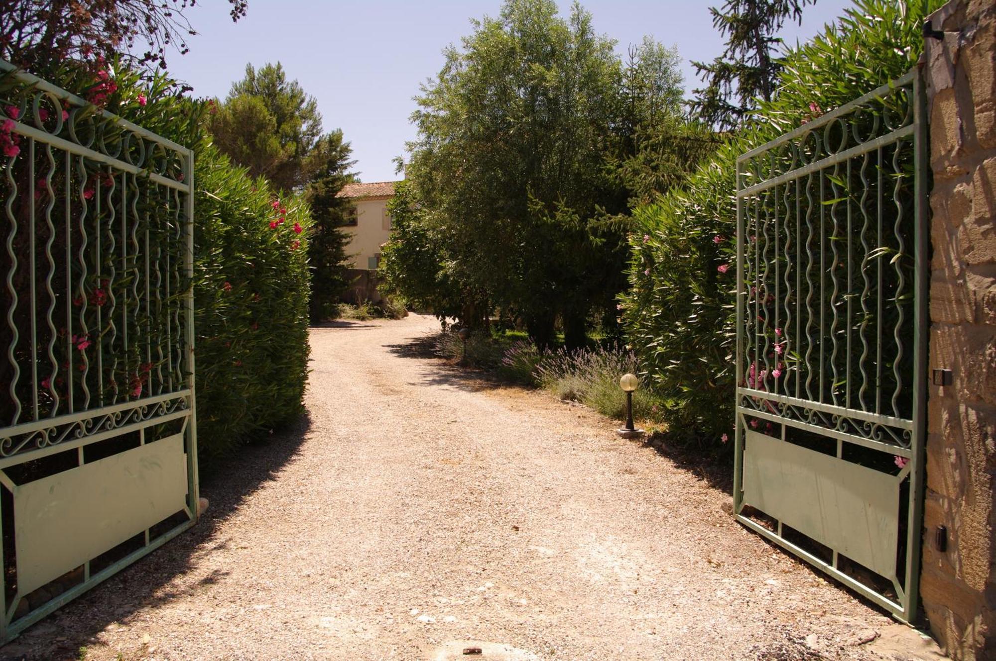 Residence Le Saint Victor Fontvieille Bagian luar foto