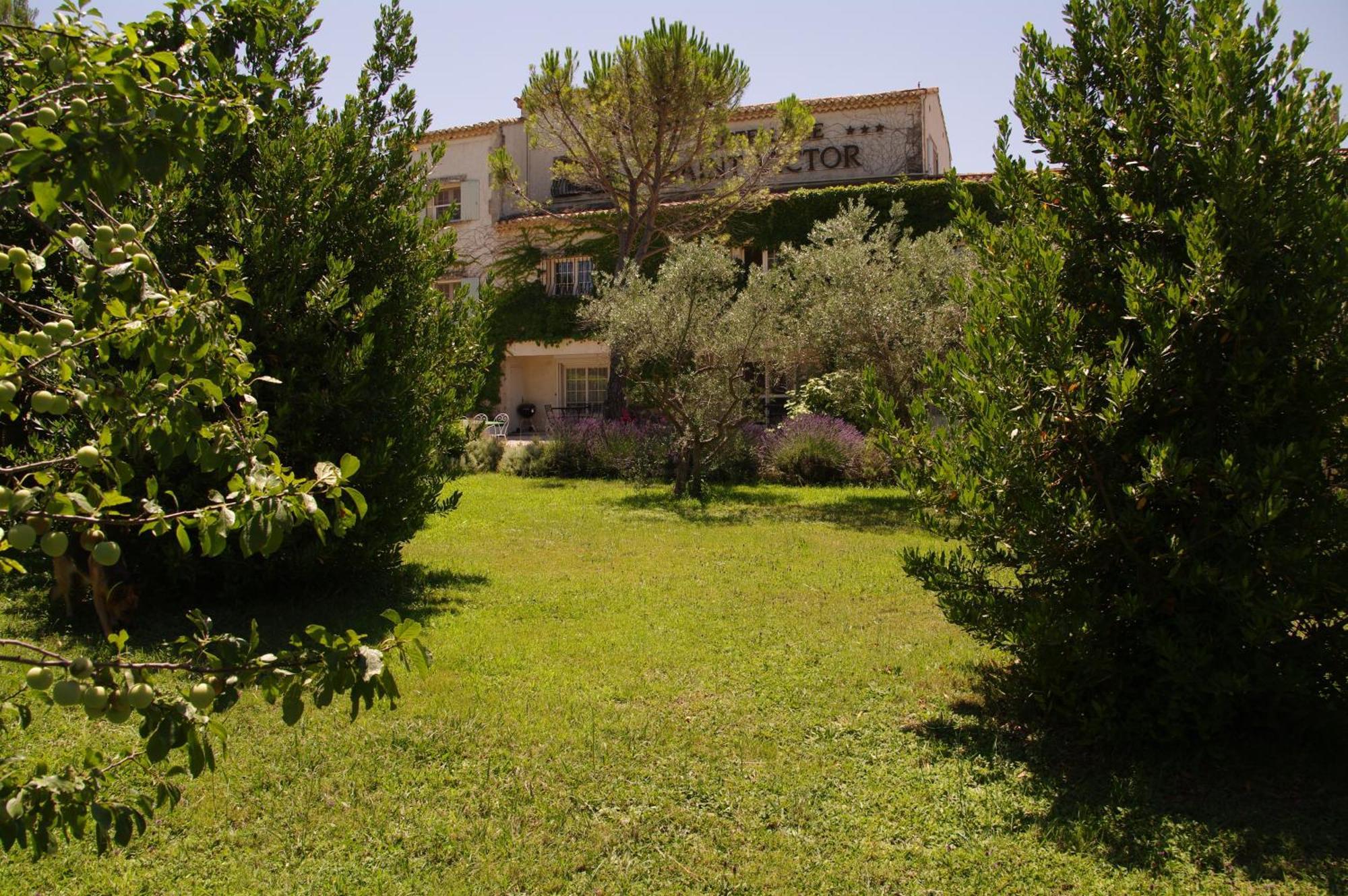 Residence Le Saint Victor Fontvieille Bagian luar foto