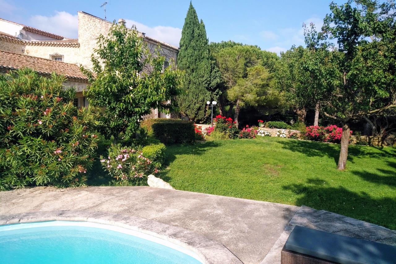 Residence Le Saint Victor Fontvieille Bagian luar foto