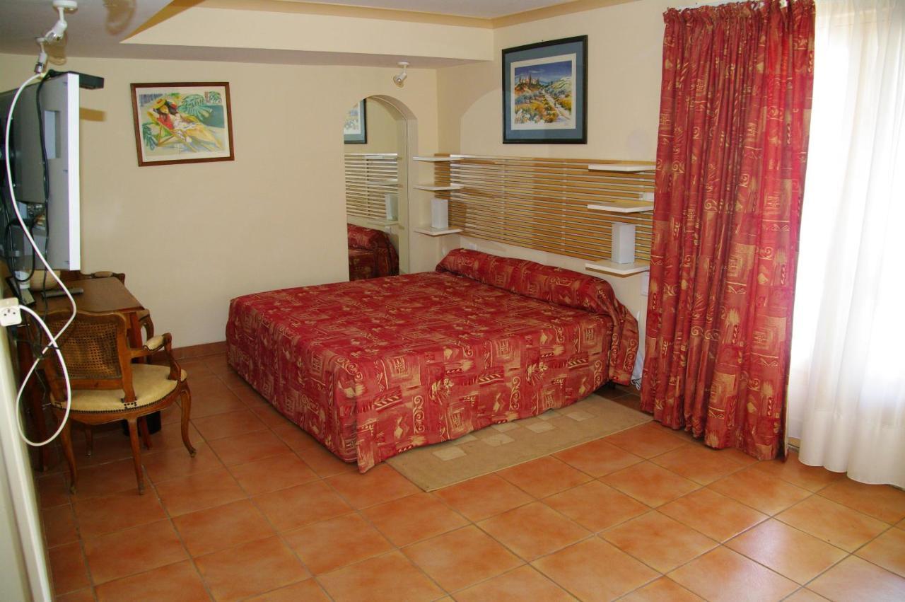 Residence Le Saint Victor Fontvieille Bagian luar foto